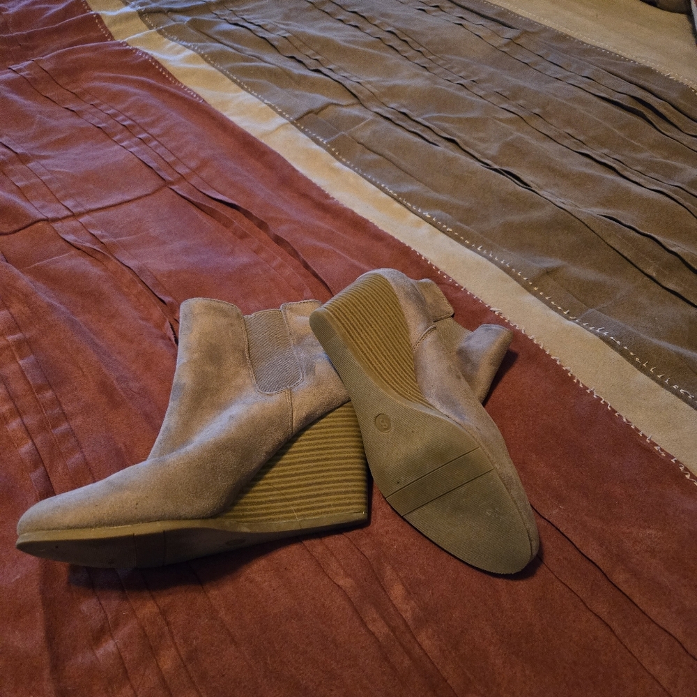 Stylish Tan Wedge Ankle Boots by Merona. Lightly worn. Size 8. Faux suede. - Picture 3 of 5